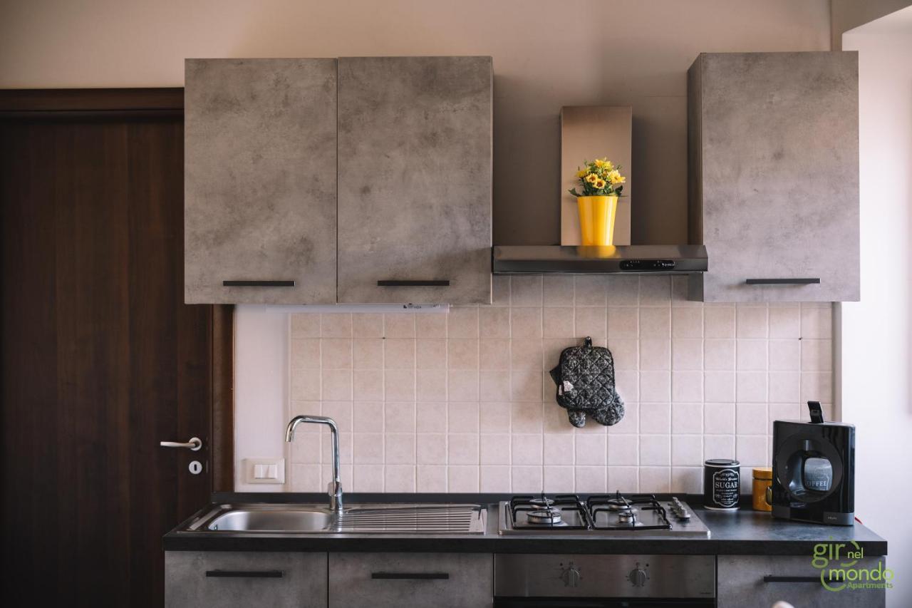 Giro Nel Mondo Apartments Катанія Екстер'єр фото