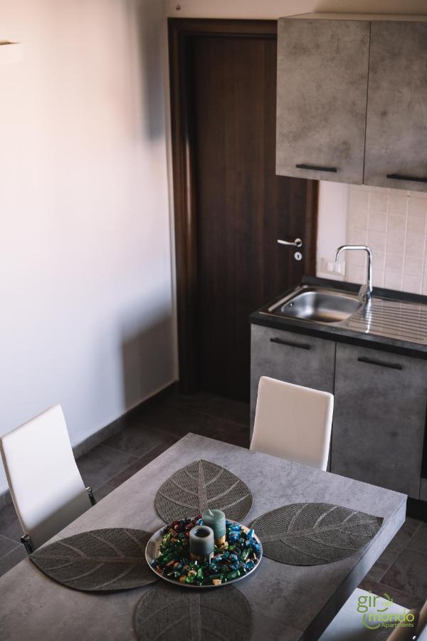 Giro Nel Mondo Apartments Катанія Екстер'єр фото