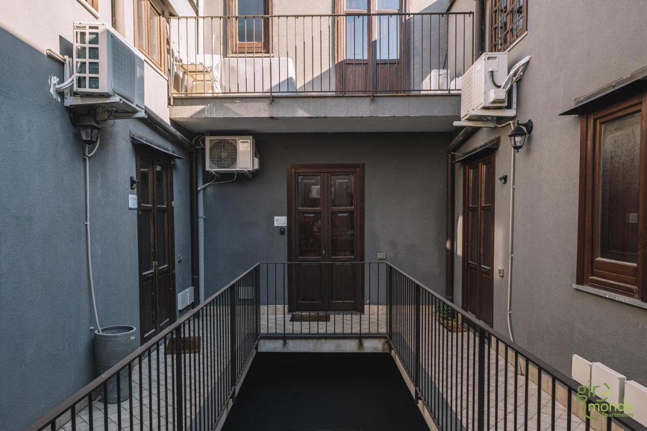 Giro Nel Mondo Apartments Катанія Екстер'єр фото