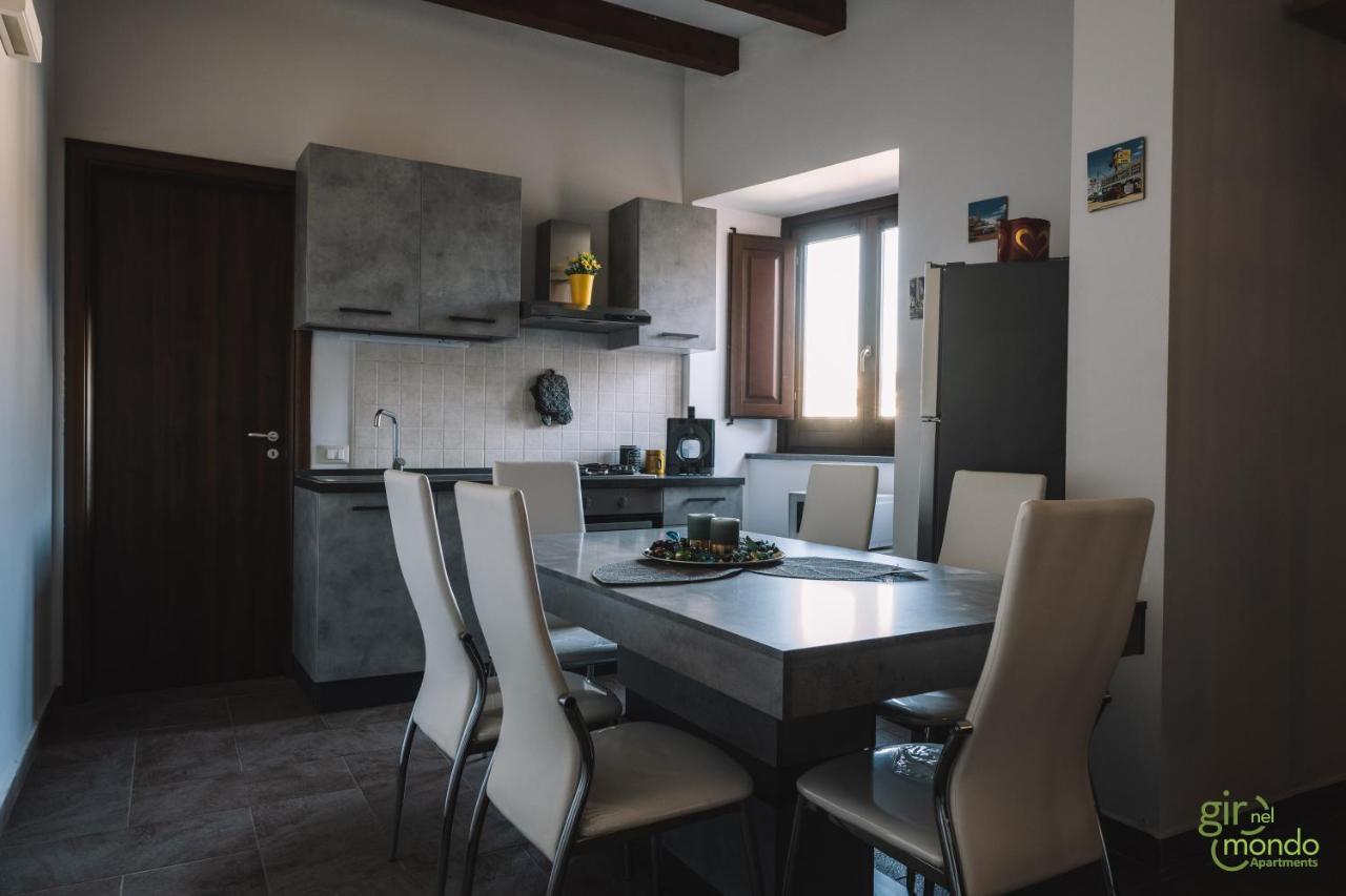 Giro Nel Mondo Apartments Катанія Екстер'єр фото